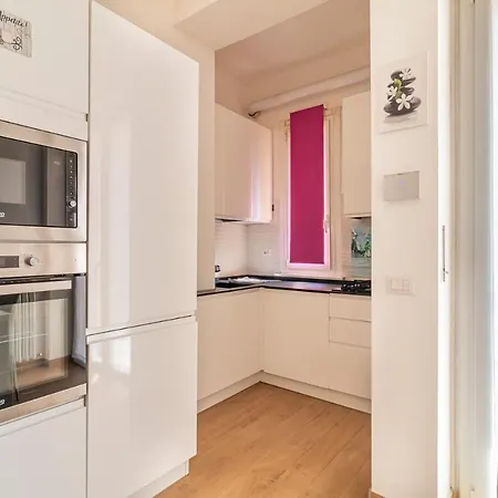 Altido Warm And Inviting Flat With Balcony 公寓 *