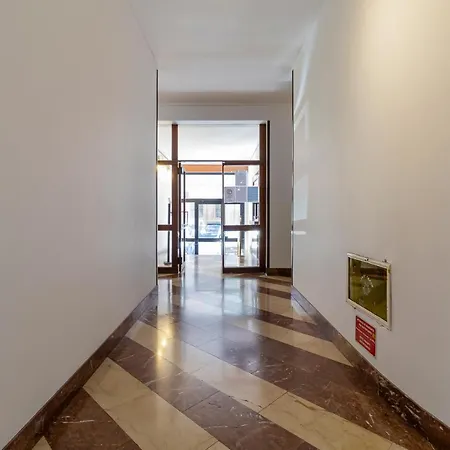 Altido Warm And Inviting Flat With Balcony ミラノ