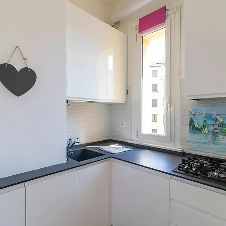 Altido Warm And Inviting Flat With Balcony ミラノ